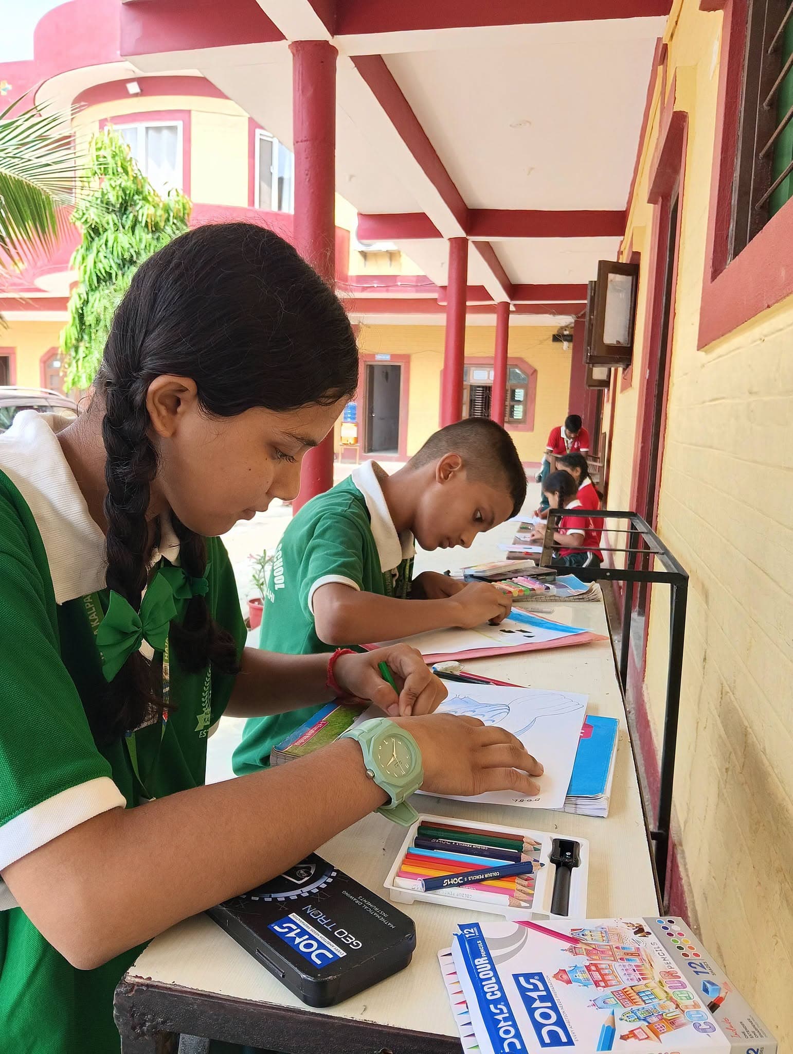 Children drawing and expressing creativity